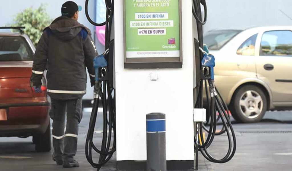 En Salta 7 playeros le robaban a su jefe y a los clientes:  "Facturaban 60 litros de combustible pero al camión solo le cargaban 30"