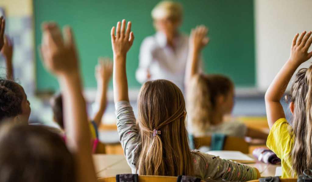 Milei avanza con su reforma en educación: "Educar en el hogar, más autonomía escolar y cambios en el financiamiento"