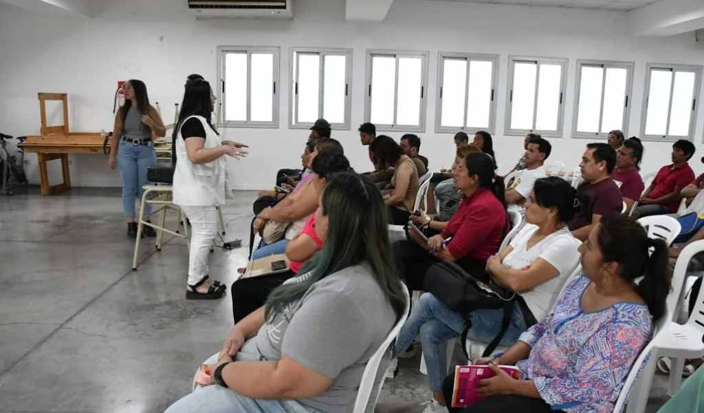 En el CIC del barrio San Benito el municipio brindó herramientas claves para encontrar trabajo después de los 40