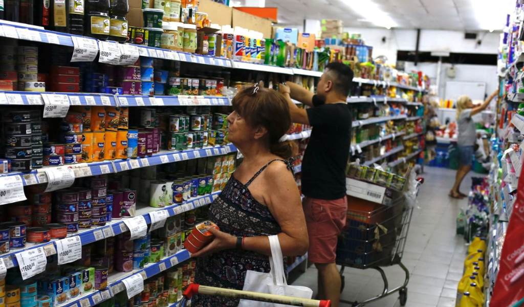 El IPC de noviembre marcó un 2,5%: La inflación volvió a subir a pesar de la recesión y el dólar "atrasado"