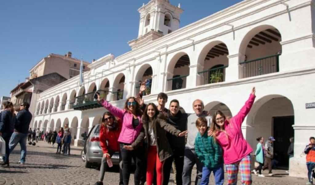 Incomprensible: La Libertad Avanza se opone a la promoción turística de Salta Capital