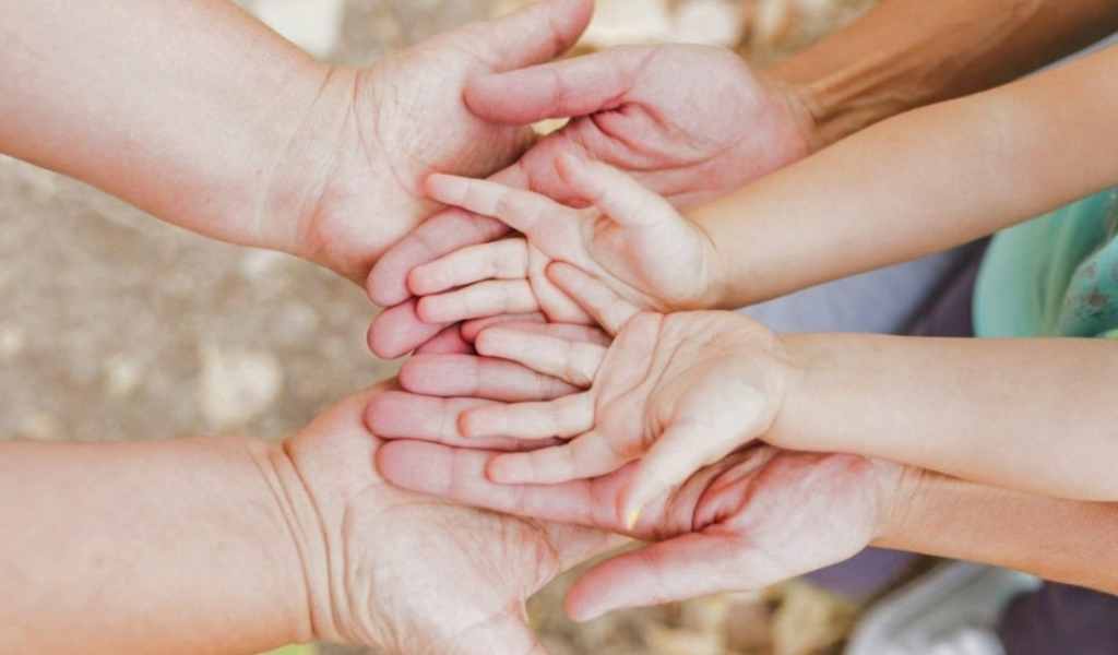 Un acto de amor: Una familia salteña que ya había adoptado abrió nuevamente su hogar a tres hermanitos más