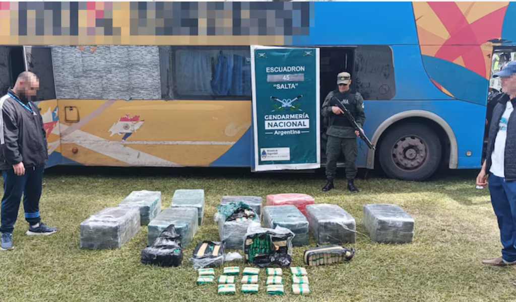 Trata de personas, inmigrantes ilegales y tráfico: todo  esto encontró Gendarmería al detener un micro en Salta