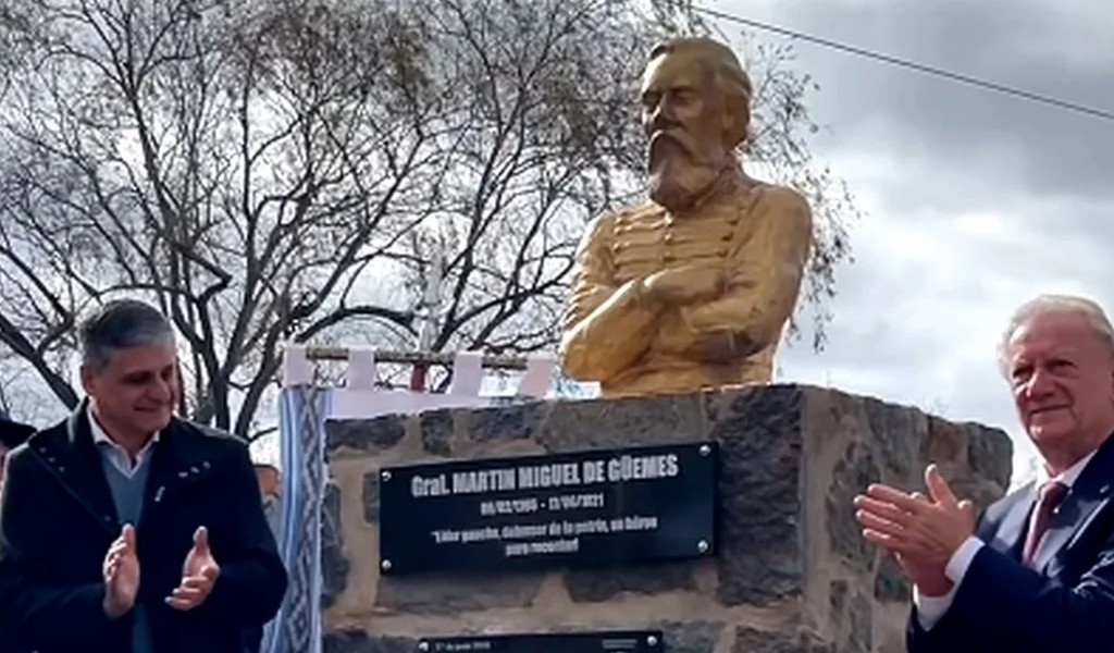 En Cosquín inauguraron un busto del General Martin Miguel de Güemes