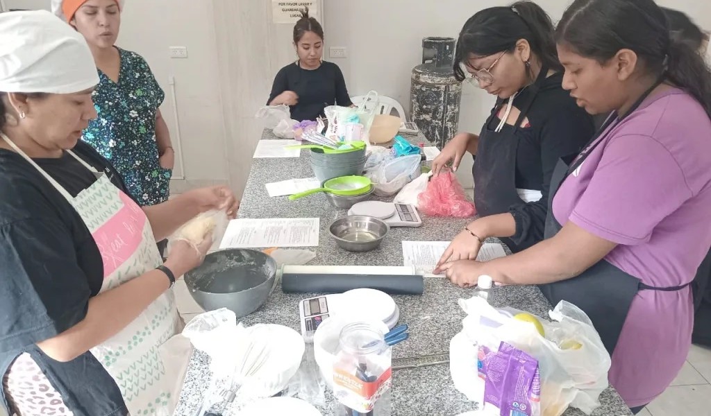 En el CIC de barrio Unión vecinos pueden finalizar sus estudios primarios  y capacitarse en Inglés, Panadería y Educación Física