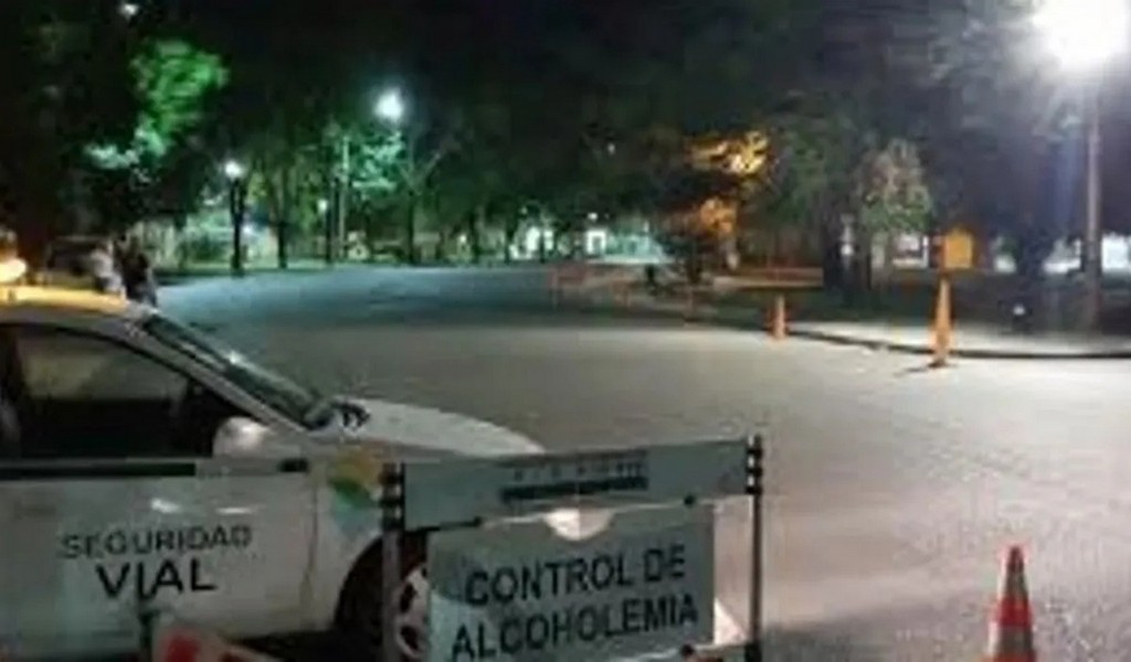 Salta: Conducía alcoholizado, quiso coimear a un agente y, ante la negativa, se fugó y abandonó a su amigo