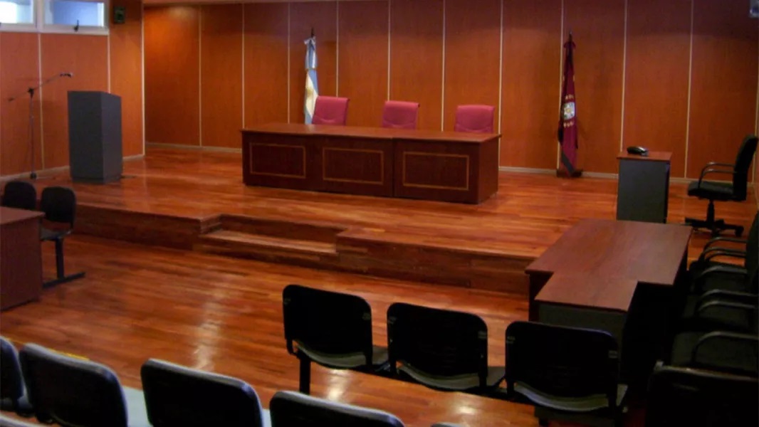 Inicia el juicio para una mujer acusada de matar a golpes a su hijo de 11 años en barrio Solidaridad