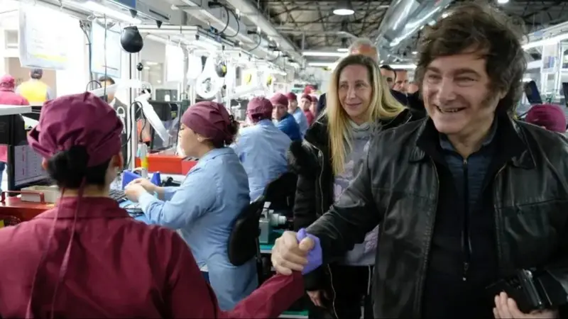 Una fábrica de Tierra del Fuego, que Milei visitó  hace un mes, despidió a 150 trabajadores