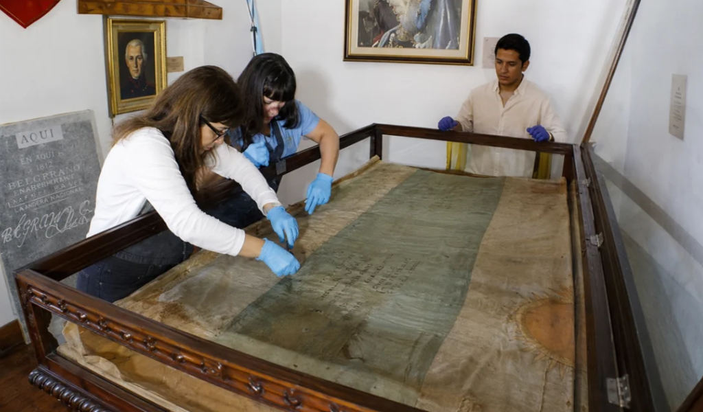 Concejales de Gral. Mosconi buscan repatriar la bandera que el Gral. Manuel Belgrano dejó en Bolivia