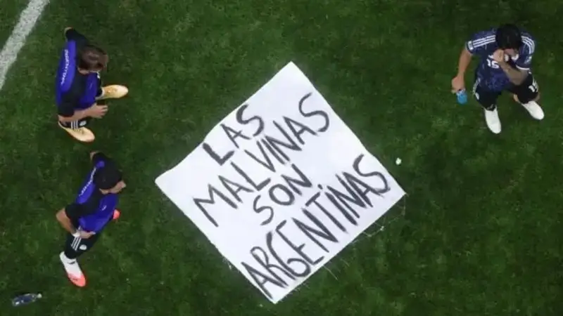 Un excombatiente de Malvinas reaccionó a la bandera que mostró la Selección Argentina: "Sentí que el grupo estuvo a la altura de está gesta"