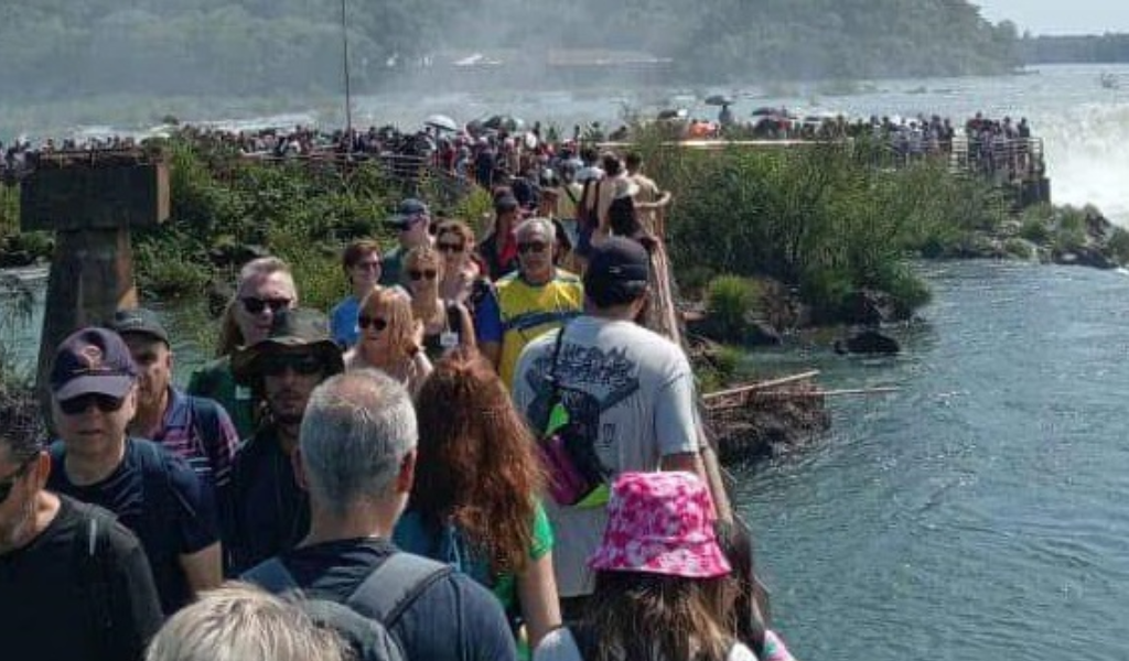 Fin de semana largo: viajaron más de un millón de turistas pero con escapadas cortas y menos gasto
