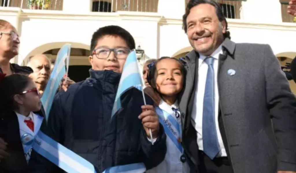 Más de 600 alumnos salteños de cuarto grado realizaron la promesa de fidelidad a la Bandera Nacional