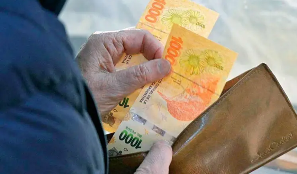 Fragilidad de los hogares argentinos: cierre de empresas, menos empleo y salarios y récord de morosidad