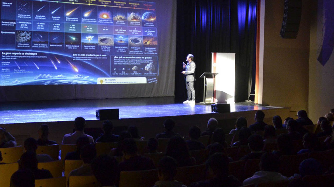 "La ciencia motiva": Más de 240 salteños se inspiraron con la conferencia del científico de la NASA Diego Janches
