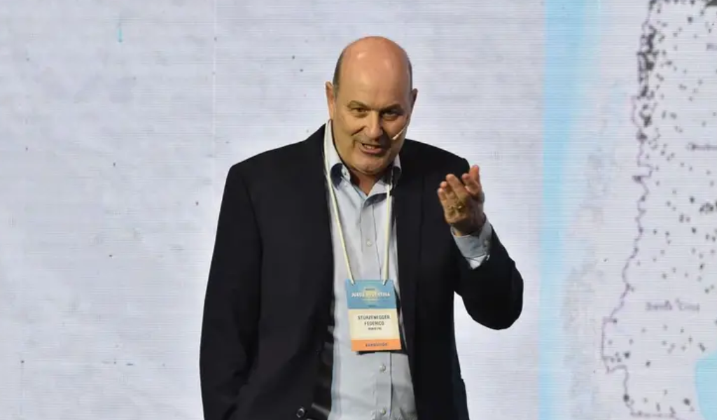 Revelan millonario contrato de Cancillería con la esposa de Sturzenegger:  " Le darán más de 100 millones de pesos para que enseñe inglés"