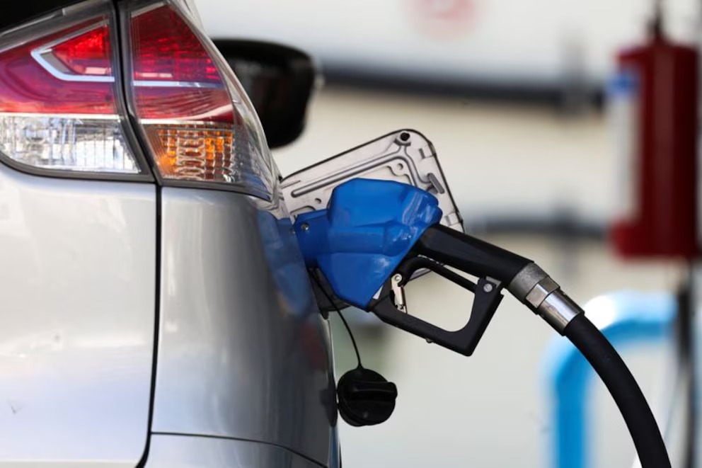 En el último año las naftas subieron un 41% pero YPF anunció que esta semana bajarán su precio un 2%