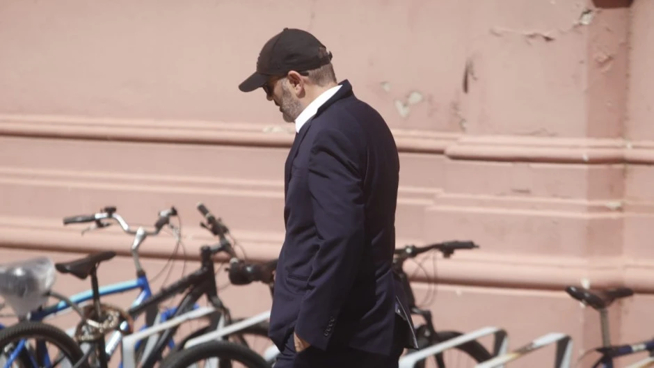 Bronca en la Rosada con Sturzenegger porque complicó la reforma laboral con el recorte a licencias por enfermedad