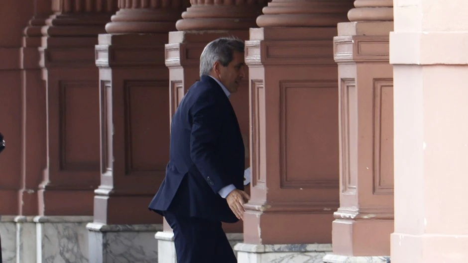 Toto Caputo echó al secretario de Transporte tras una denuncia por corrupción en subsidios por 30 mil millones