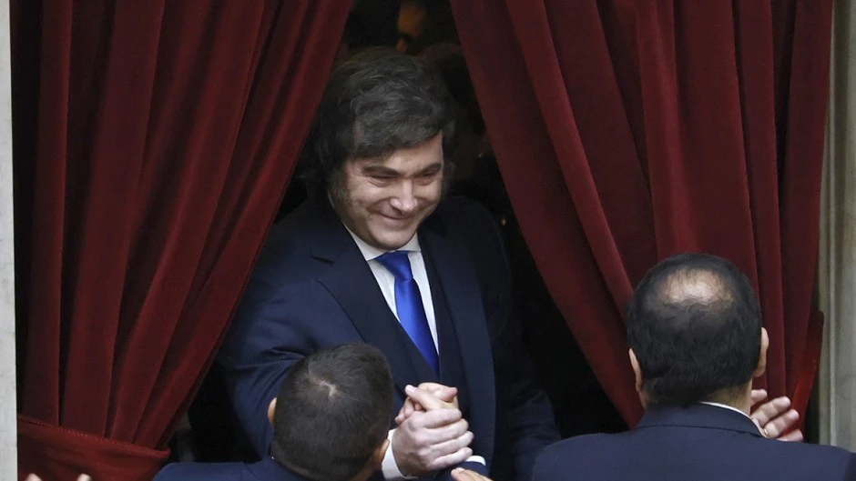 Por la crisis económica y política el gobierno evalúa adelantar las presidenciales para mayo de 2027