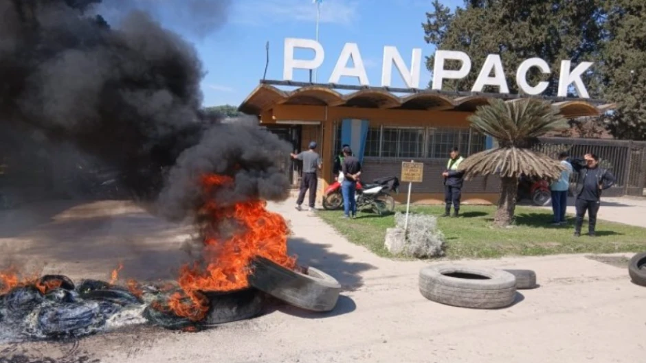 En una nueva ola de cierres de empresas argentinas, la histórica Panpack bajó las persianas y echó a 75 trabajadores