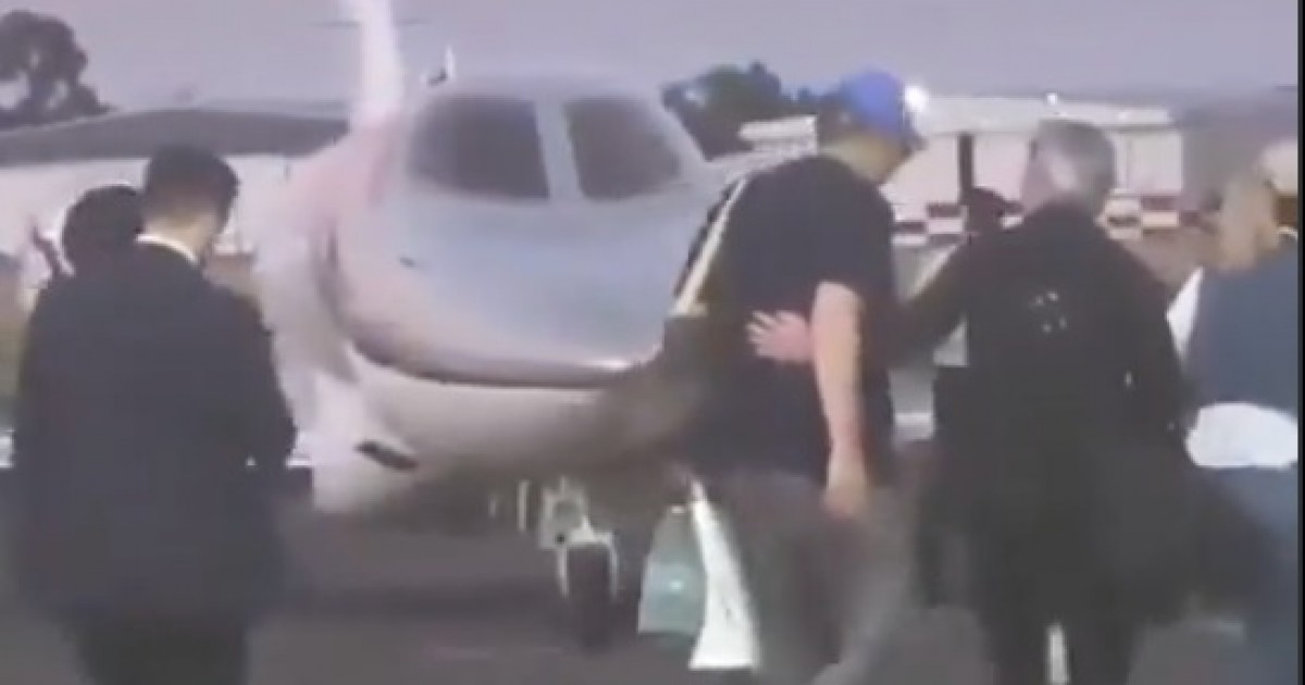 La casta lo atrapó: Un video confirma el viaje de Adorni a Punta del Este en avión privado