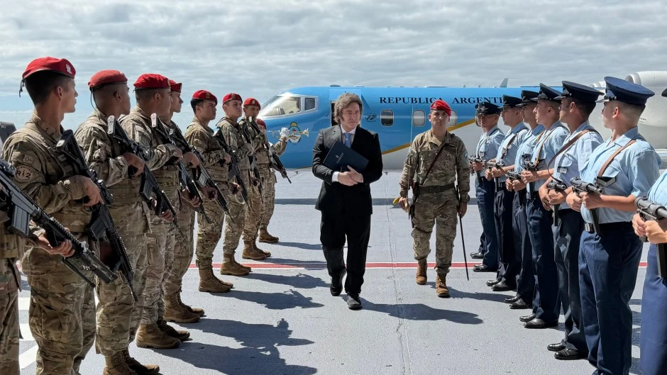 Denuncian que Milei le ofreció a Trump el Puerto de Ushuaia como pago para entrar a la Junta por la Paz