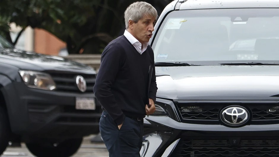 Por la fuerte caída de la actividad económica ahora Toto Caputo le echó la culpa a los feriados