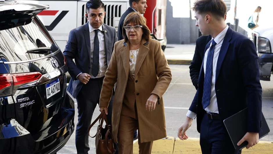 Bullrich se reunió en secreto con Cavallo y agrava la tensión con Milei