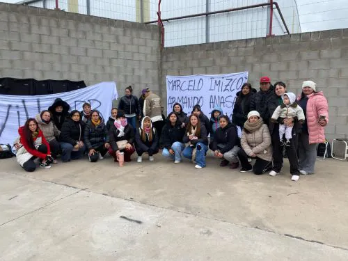 "Piensen la próxima vez que voten", les dijo un empresario llorando a los 120 trabajadores que despidió