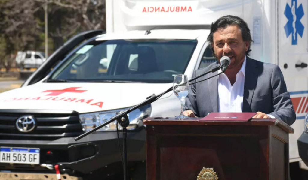 Sáenz entregó 7 nuevas ambulancias adquiridas con fondos del cobro a extranjeros en la atención en salud