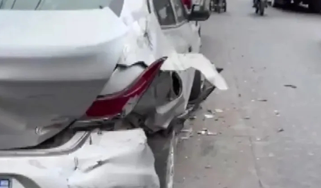 Un conductor en presunto estado de ebriedad atropelló con su auto a a una familia en Vaqueros y escapó