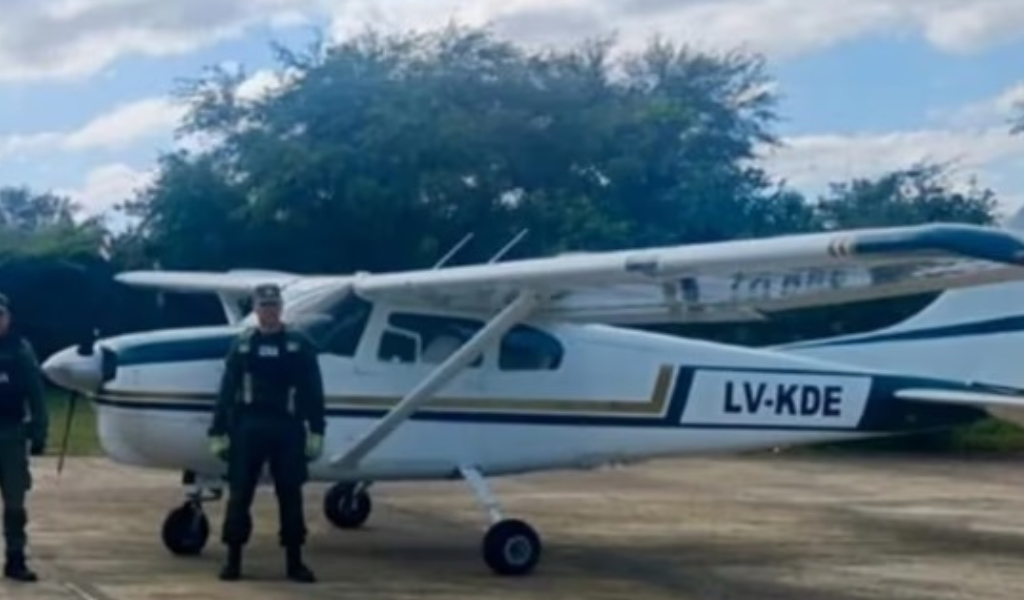 Salta: Siguen detenidos los 2 ciudadanos bolivianos que buscaban llevar un avión de forma clandestina a Bolivia