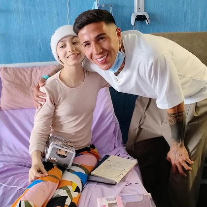 El noble gesto de Enzo Fernández con niños internados en el Hospital Garrahan: “Un día que queda en el corazón”