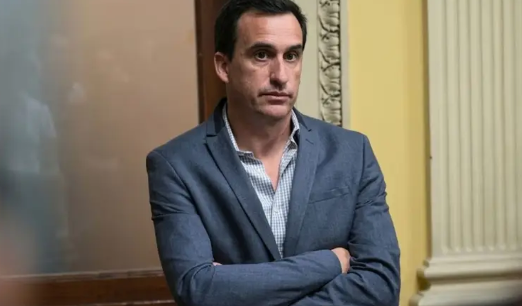 Mientras la Justicia sigue investigando a Manuel Adorni, designan a su mano derecha en el Banco Nación