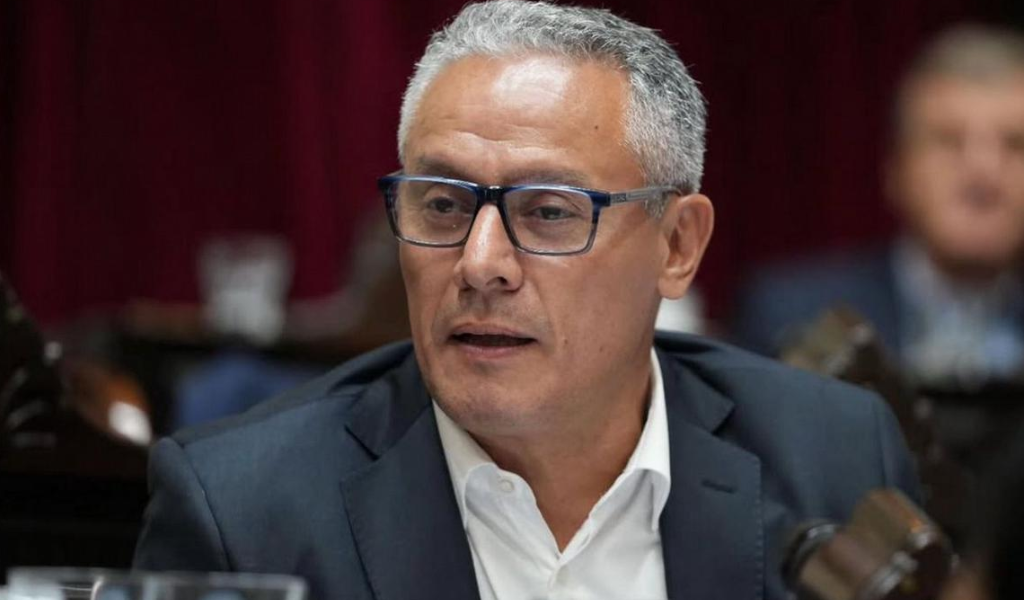 Legisladores oficiales y opositores coinciden en que Adorni “ya no tiene ninguna credibilidad” y que “es un muerto político”.
