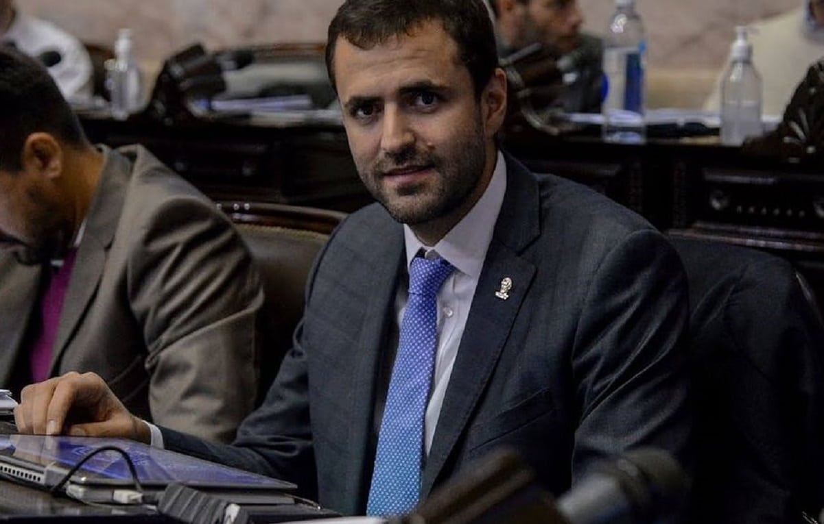 Indagarán al ex diputado Emiliano Estrada por una presunta usina de "fake news" financiada con fondos del Congreso