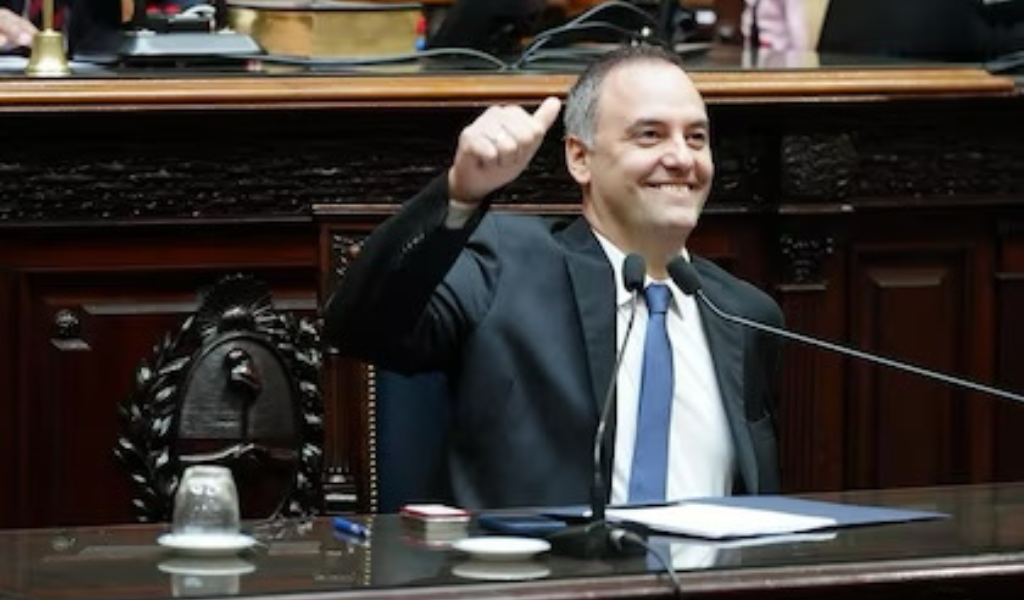 Con su nueva declaración jurada, Manuel Adorni contradijo lo que había informado en el Congreso: "Les mintió a todos"