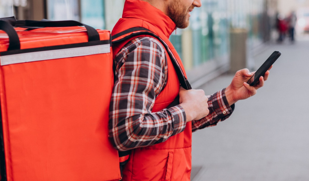 Crisis del delivery: Sobran repartidores, faltan pedidos y crece la alerta por "esclavitud financiera"