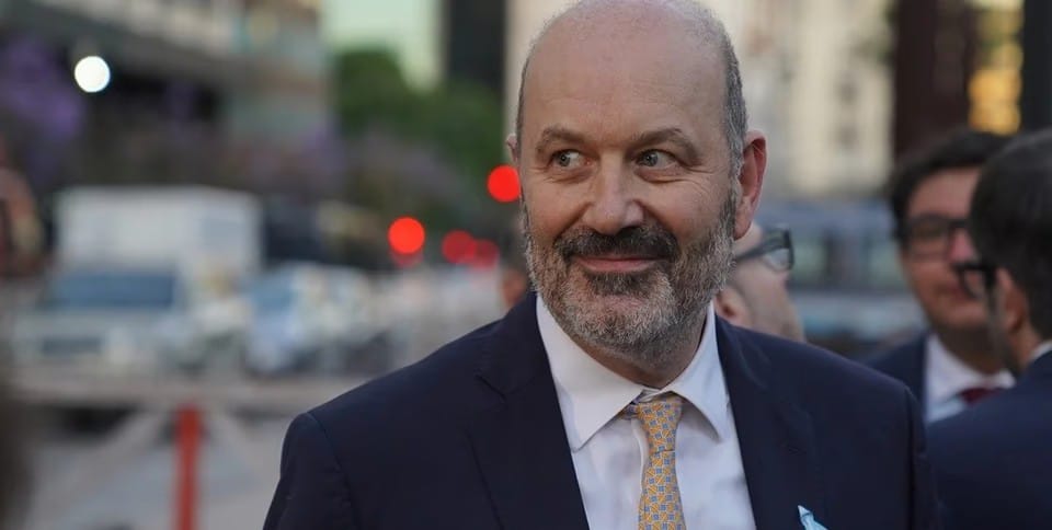 Siguen las desregulaciones de Sturzenegger: Habilitará la venta de medicamentos en kioscos y supermercados