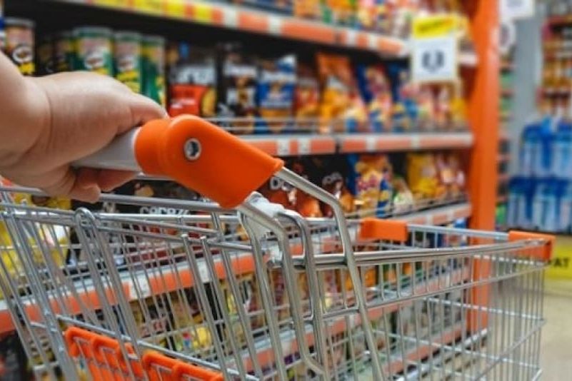Llenar el changuito de un supermercado ya le cuesta a una familia más de $1 millón