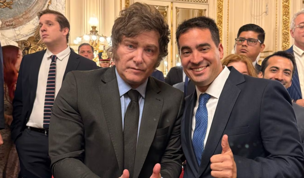 Adrián Ravier es el nuevo vocero presidencial y Manuel Adorni lo felicitó: “Todos los éxitos en esta nueva etapa”