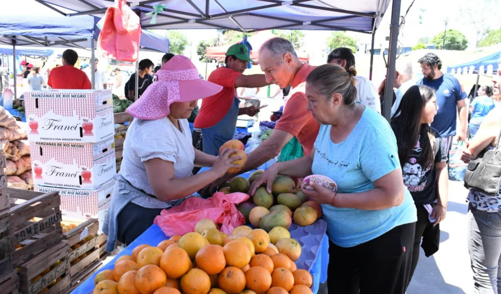 ¡Cuidá tu bolsillo! Encontrá productos con un 30% en una nueva edición de "El mercado en tu Barrio". Será este viernes en Miguel Ortiz