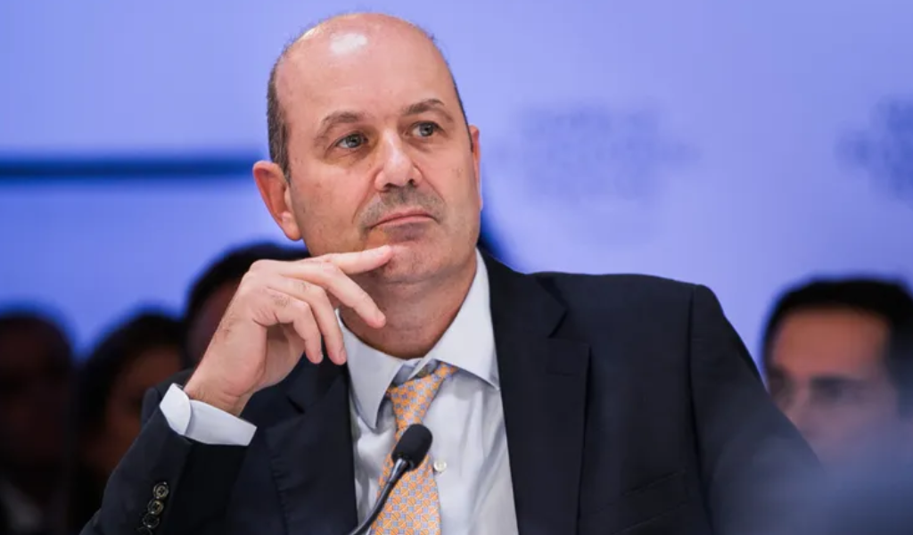 Sturzenegger defendió a Manuel Adorni y aseguró que el Presidente “sabe de su honestidad"