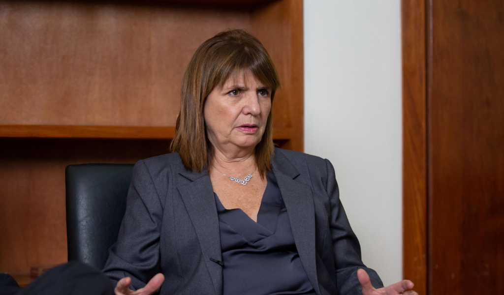 Con estética del Tío Sam, Patricia Bullrich lanzó la carrera de Investigador del Delito en la Policía Federal Argentina (PFA)