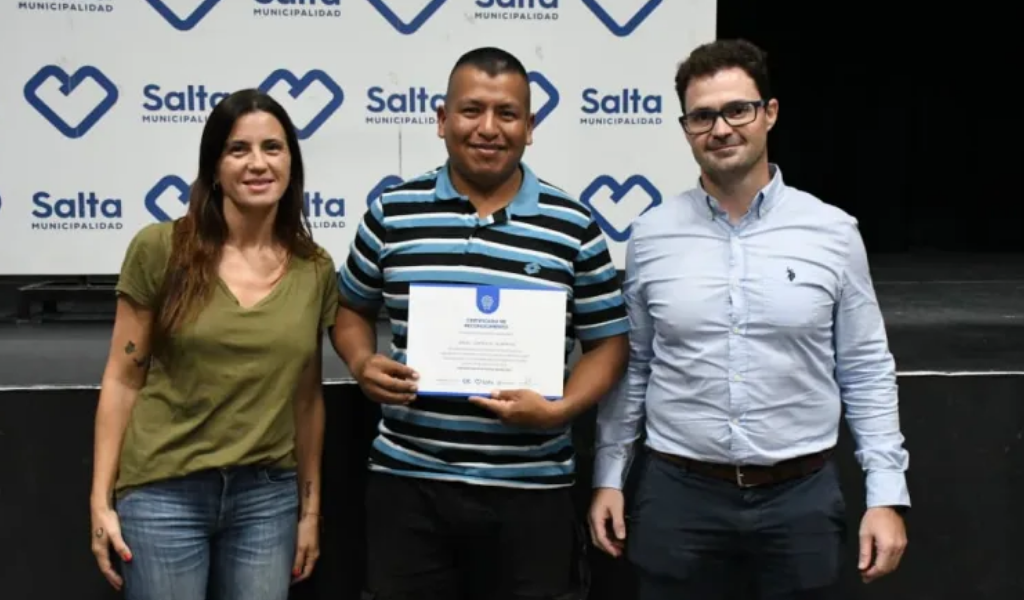 Vecinos aprendieron sobre mantenimiento de piletas y ya están listos para trabajar