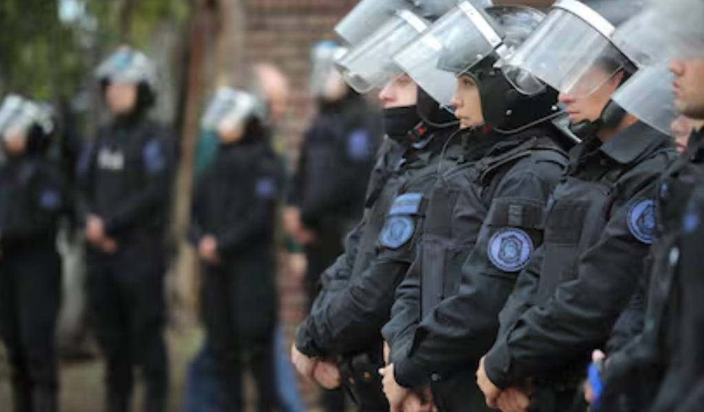 Crece el malestar en las fuerzas de seguridad federales por los bajos salarios y la crisis en las obras sociales