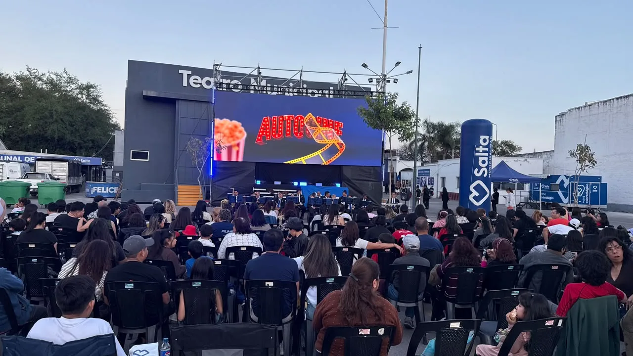 Cine, música y familia: Así se vivió el Autocine en el Centro Cívico Municipal el último sabado