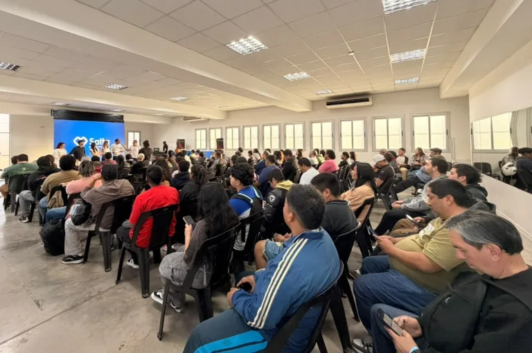 Más de 200 salteños recibieron certificados del curso de autoelevadores  organizado por la Municipalidad