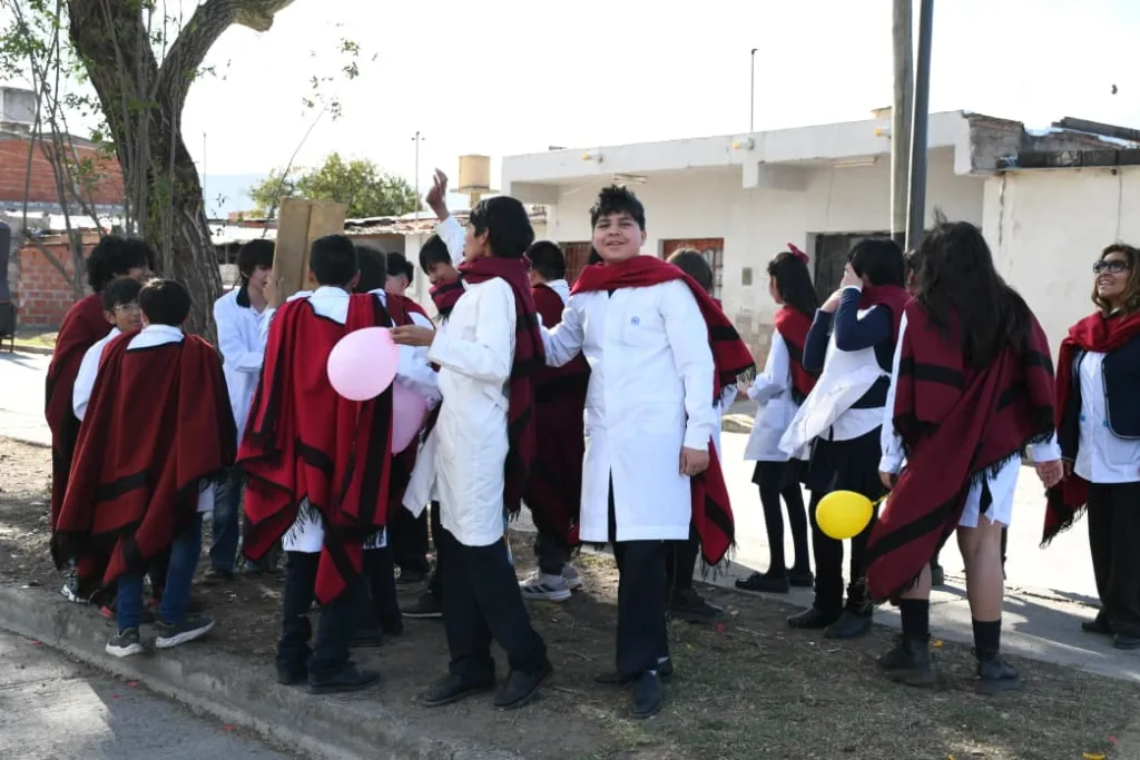 Educación y comunidad: Emotiva caminata por el derecho a la alfabetización en la zona norte de la ciudad de Salta