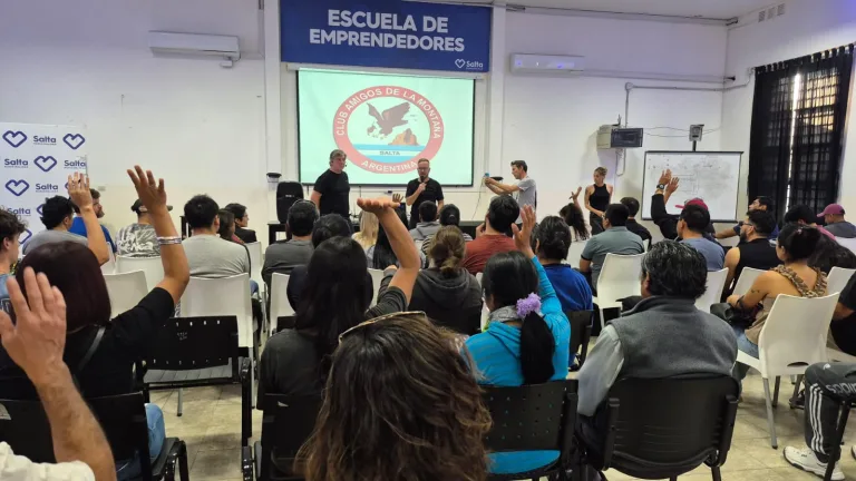 La Municipalidad, a través de la Escuela de Emprendedores, llevó adelante una capacitación sobre montañismo, trekking y senderismo